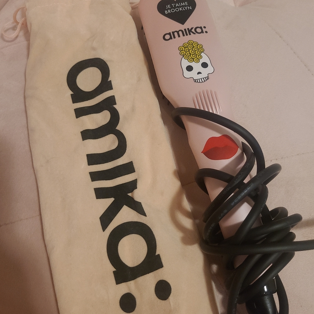 Amika polished perfection straightening brush